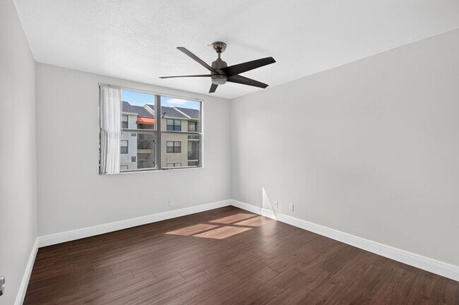 Building Photo - 706 Executive Center Dr