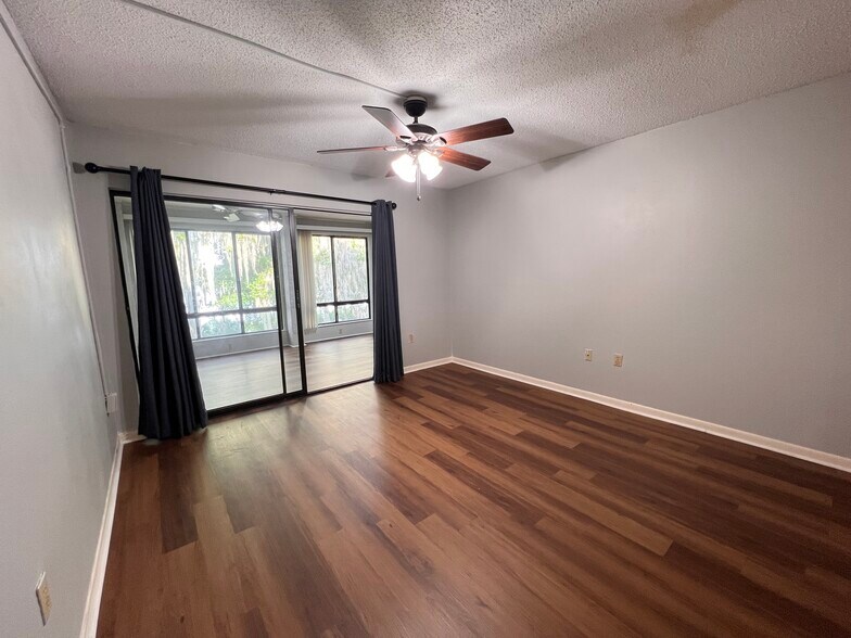 Building Photo - 2756 SW 14th Dr