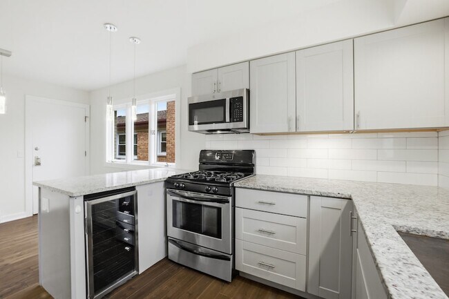 Building Photo - 6555 W Belmont Ave