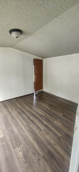 Building Photo - 27511 US-31