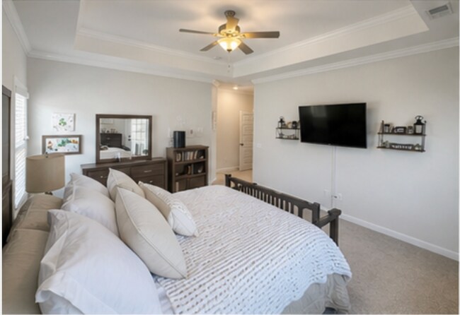 Building Photo - Spacious Living in Greenville