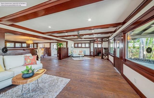 Building Photo - 5357 S Victoria Ave