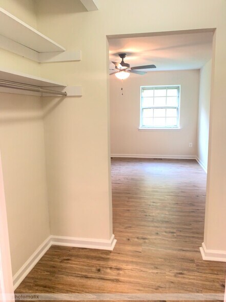 Building Photo - 156 Drummers Ln