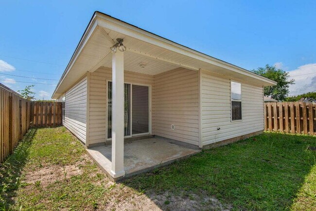 Building Photo - "Charming 3-Bedroom Home in Shalimar!"