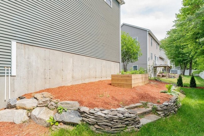 Building Photo - 5 Lowther Pl