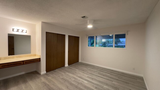 Building Photo - 13277 Anchor Village