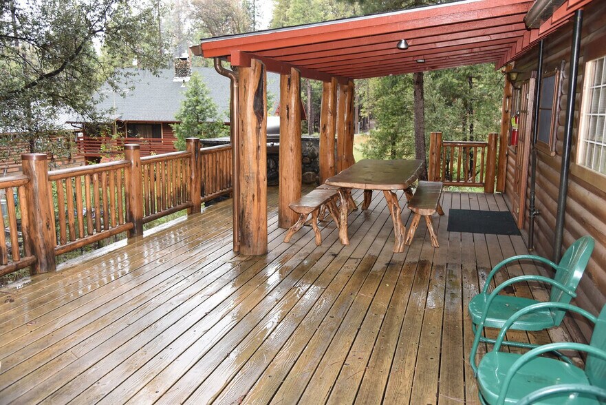 Building Photo - 2586 Deer Ln