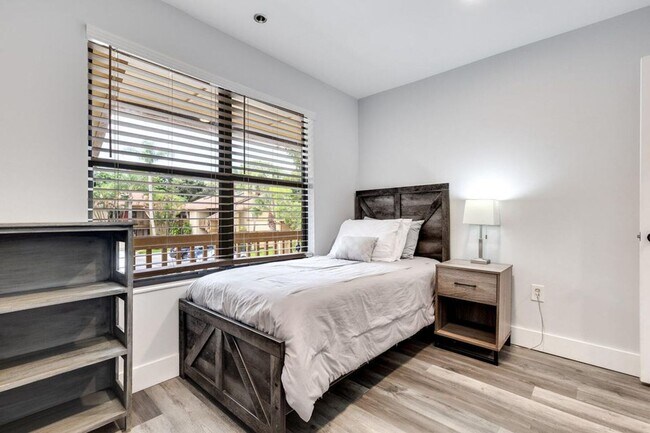 Building Photo - 13155 Chadwick Ct