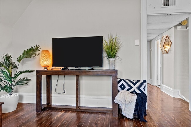 Building Photo - 4600 McPherson Ave