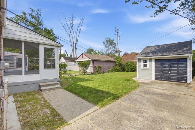 Building Photo - 9774 Manistique St