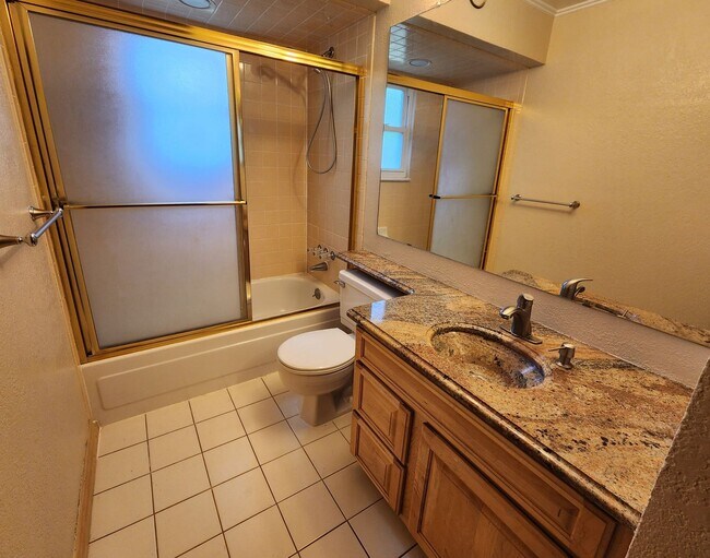 Building Photo - Beautiful 4 Bedroom Home on Cul Du Sac Wit...