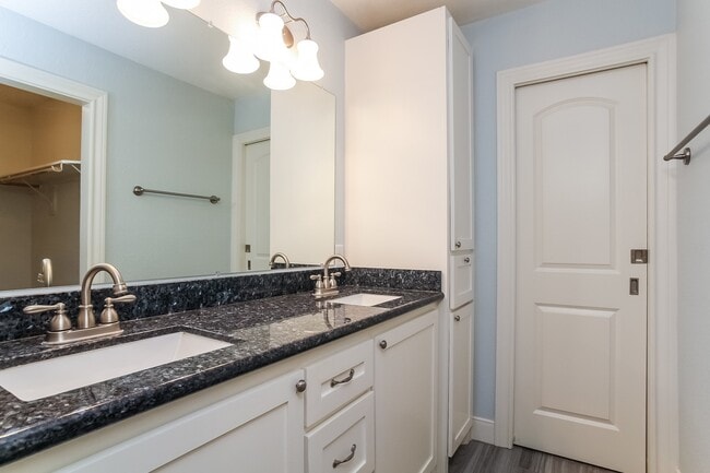 Building Photo - 1140 Glenda St