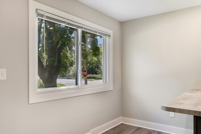 Building Photo - 533 Misty Meadow Blvd