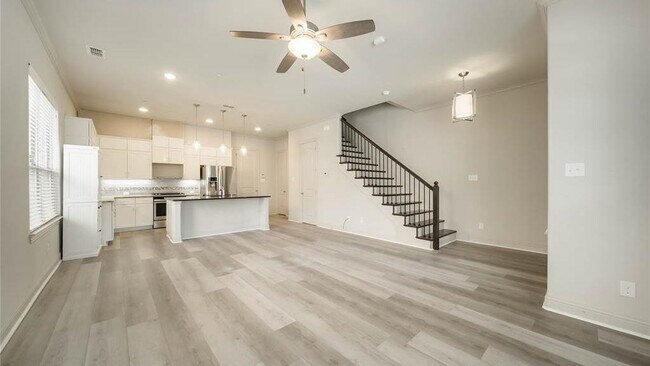 Building Photo - 2745 Troutt Dr