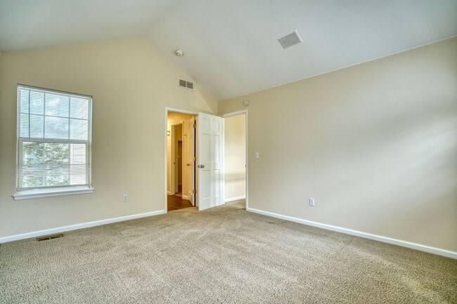Building Photo - Charming Mill Village 3Bed/3Bath Home with...