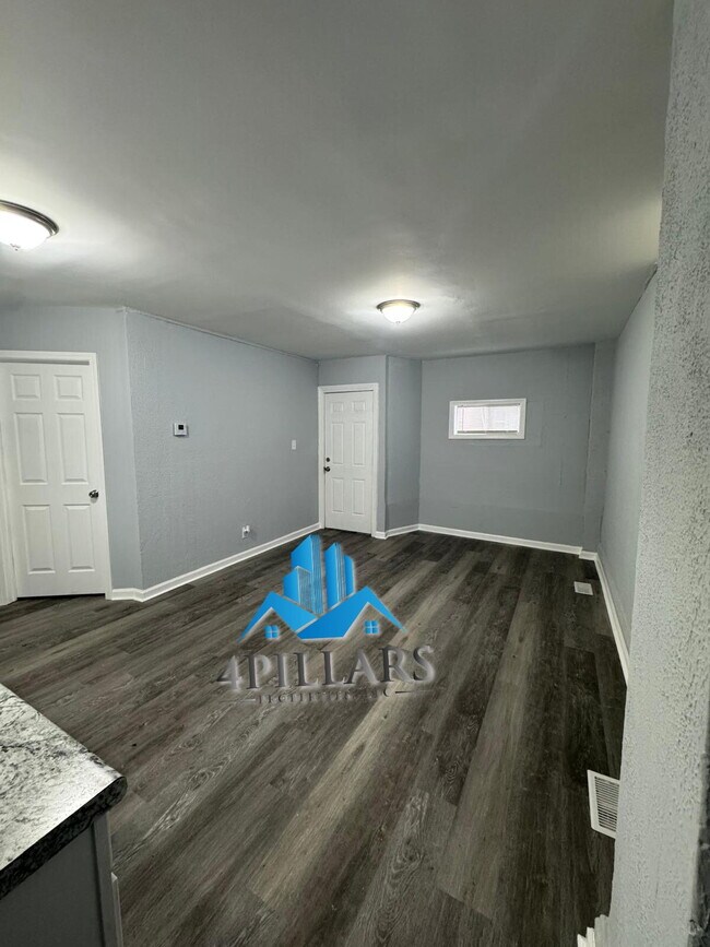 Building Photo - 3904 Deodar St