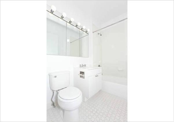 Building Photo - 200 Chambers St