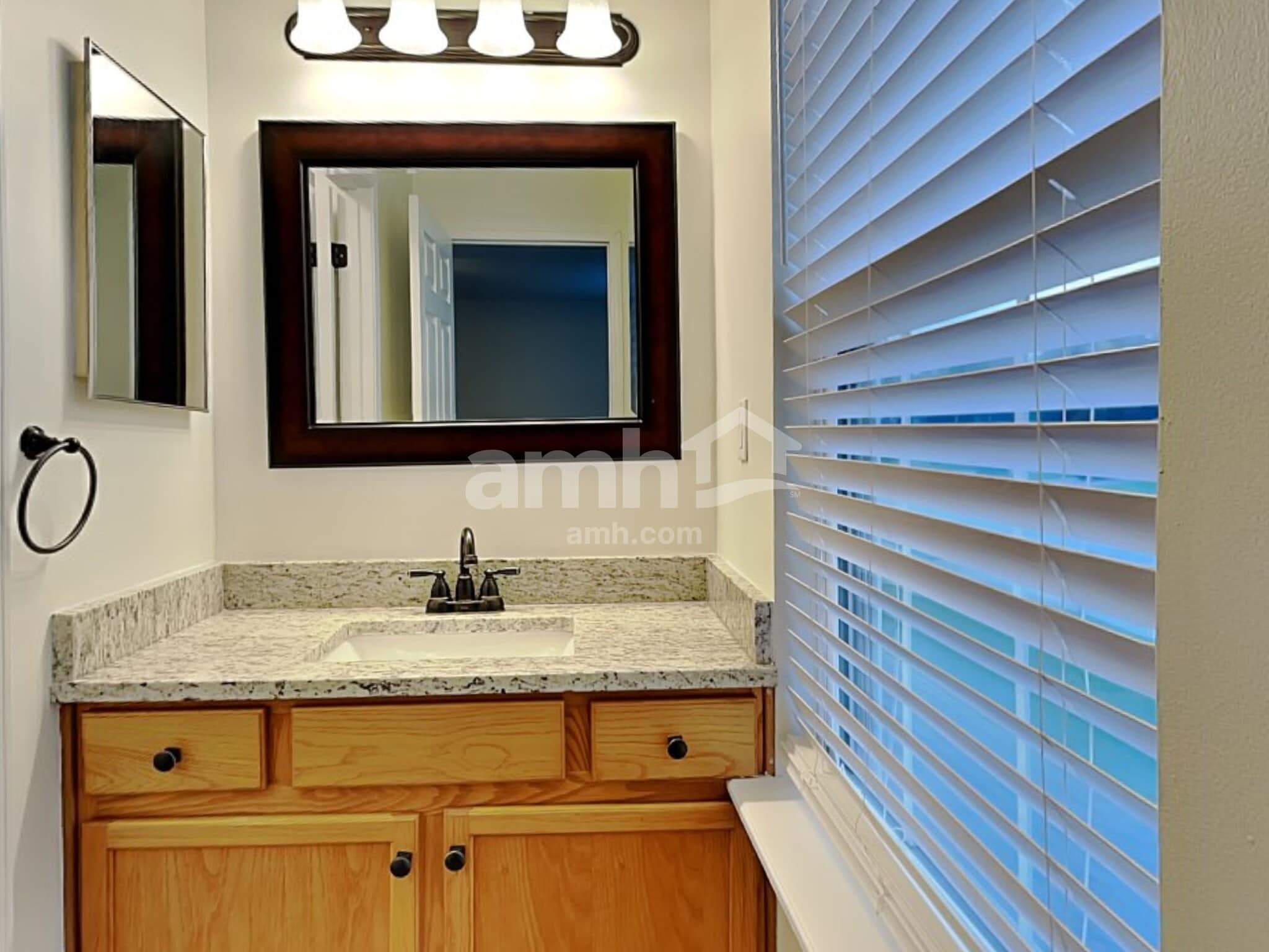 Building Photo - 1215 Brookstone Dr