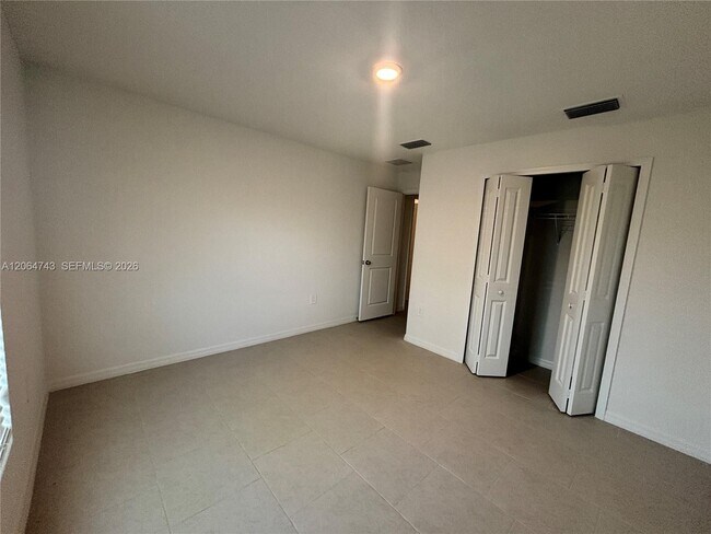 Building Photo - 11605 Savanna Lks Blvd