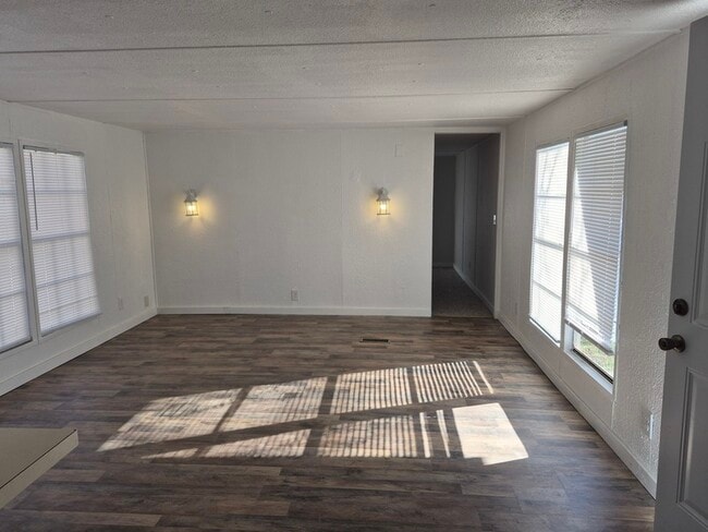 Building Photo - 209 S Ave B