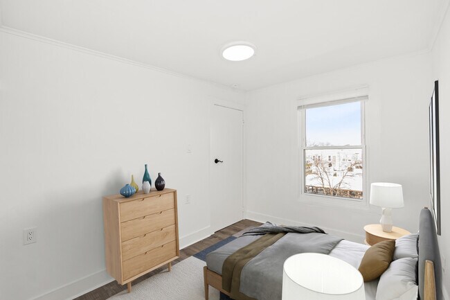 Building Photo - 1919 W Chicago Ave