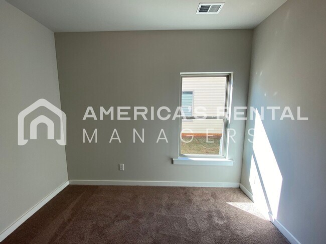 Building Photo - 581 Andrew Dr