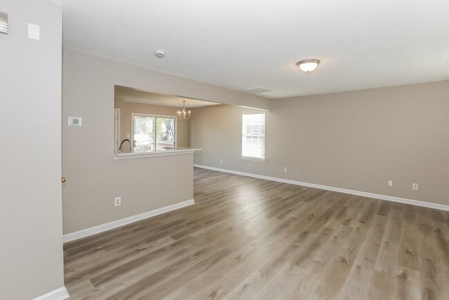 Building Photo - 15718 De Havilland Dr