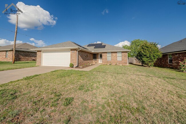 Building Photo - 1505 City View Dr