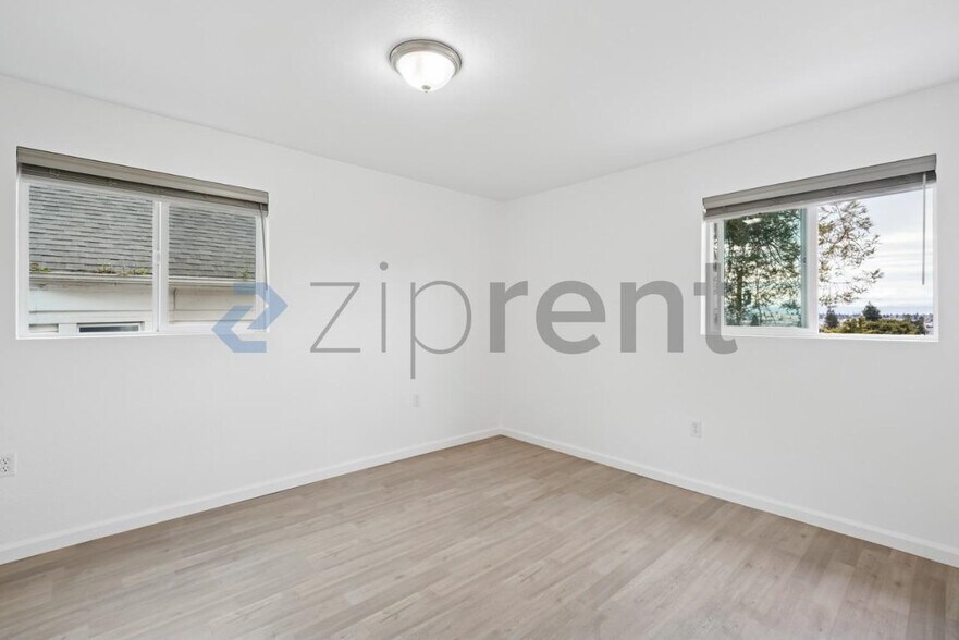 Building Photo - 2204 E 24th St