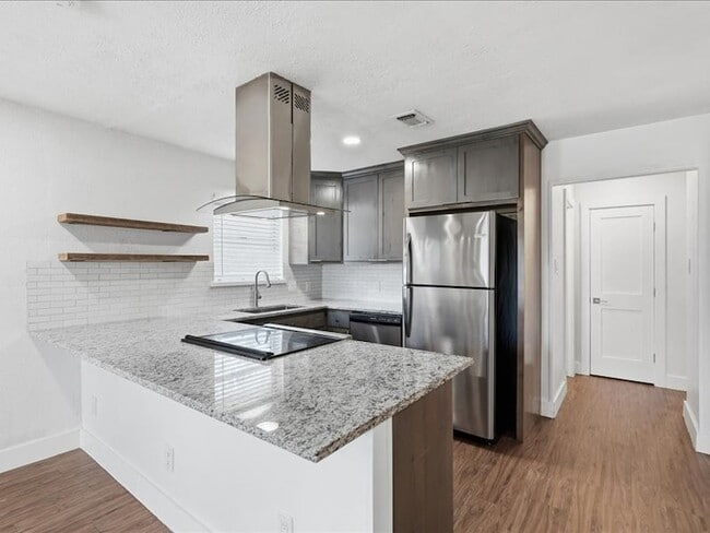 Building Photo - 2531 W Twelfth St