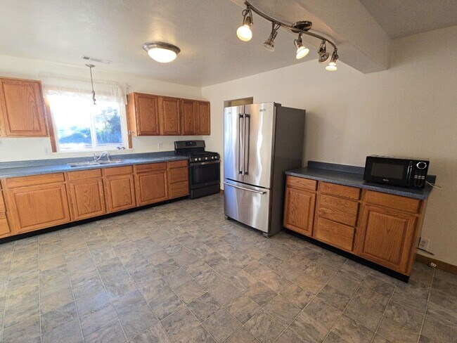 Building Photo - 1316 Rohnerville Rd
