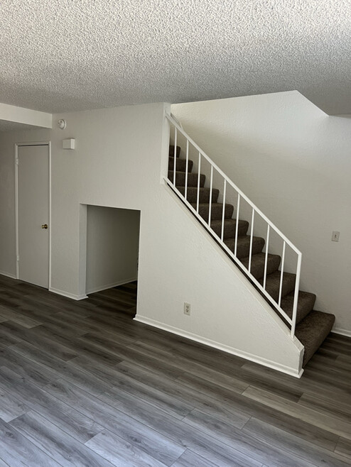Building Photo - 43711 Challenger Way