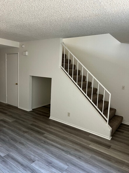Primary Photo - 43711 Challenger Way