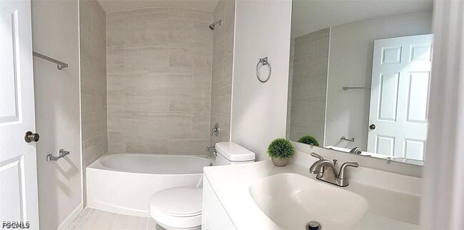 Building Photo - 2938 Santa Barbara Blvd S