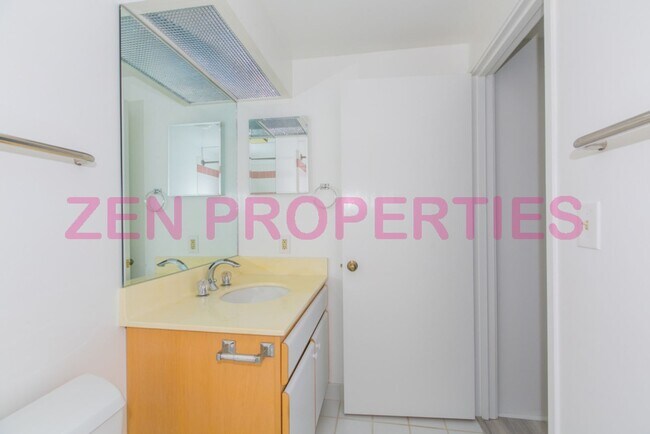 Building Photo - 3 bdrm/ 2.5 bath townhome for rent at Neho...