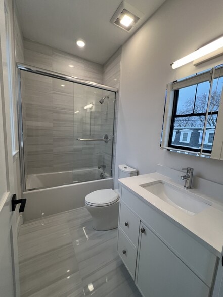 Building Photo - 157 Everett St