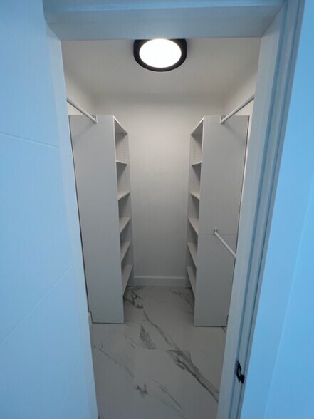 Building Photo - 4250 SW 67th Ave