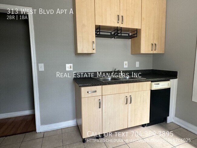 Building Photo - 2 Bedroom 1 Bathroom unit with balcony