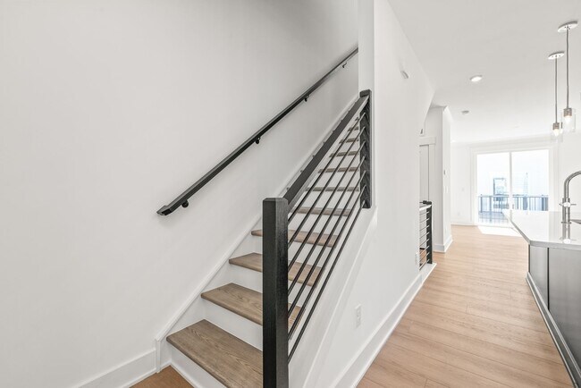 Building Photo - (Move-in Special) 3 Bedroom Townhome in LoSo!