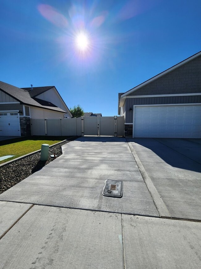 Building Photo - Beautiful, Immaculate Home in Northwest Tw...