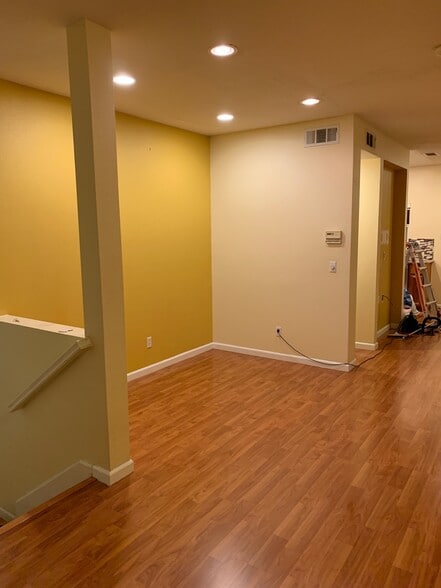 Formal dining - 3693 Dickenson Cmn