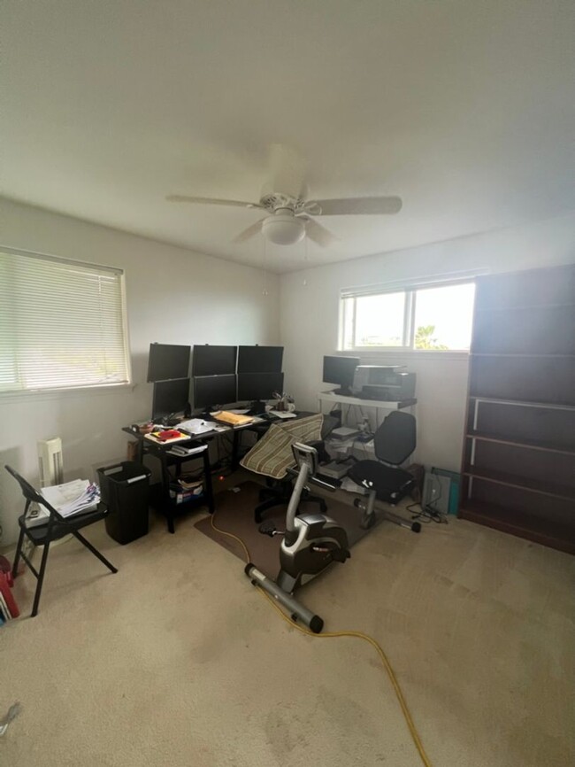 Building Photo - 3 bedroom 2.5 bath unfurnished Home in Pua...