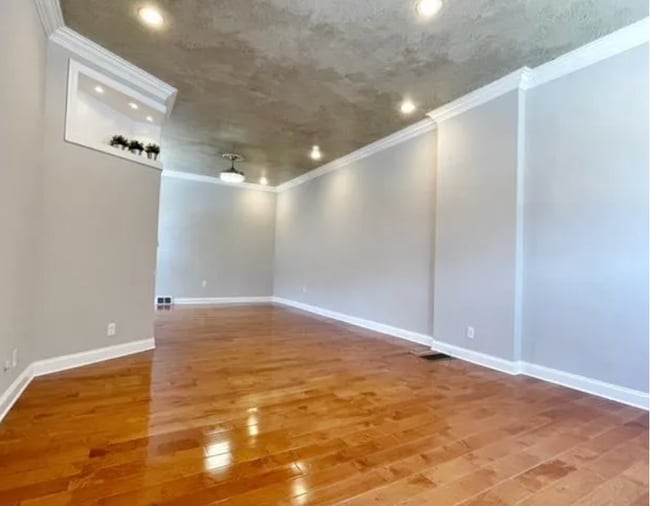 Building Photo - 413 W Porter St