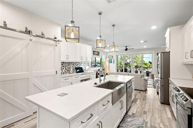 Building Photo - 1237 Savona Dr