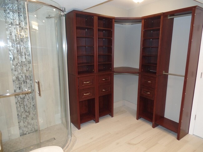 Building Photo - 2851 N Oakland Forest Dr