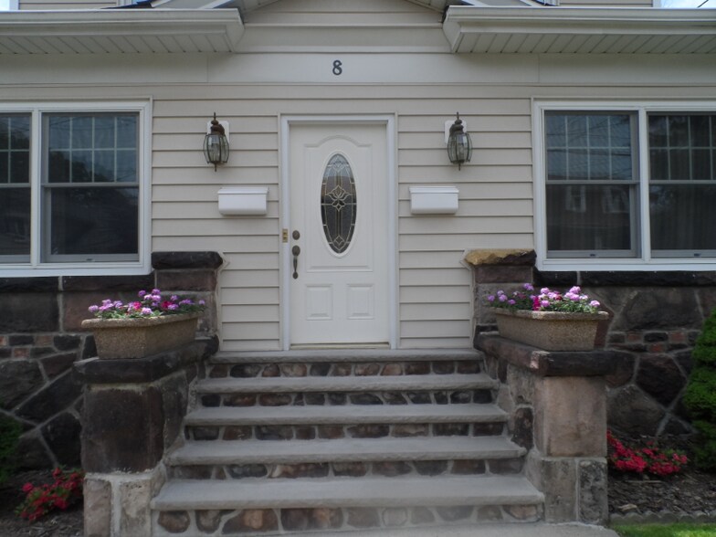 Building Photo - 8 Bayview Ave