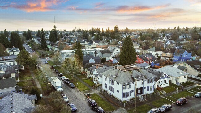 Building Photo - Charming 2BR Home in Prime Tacoma Location...