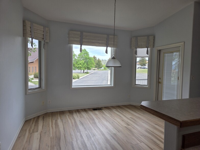 Building Photo - 521 Burnham Pl