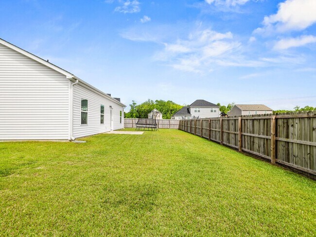 Building Photo - Towne Pointe Community