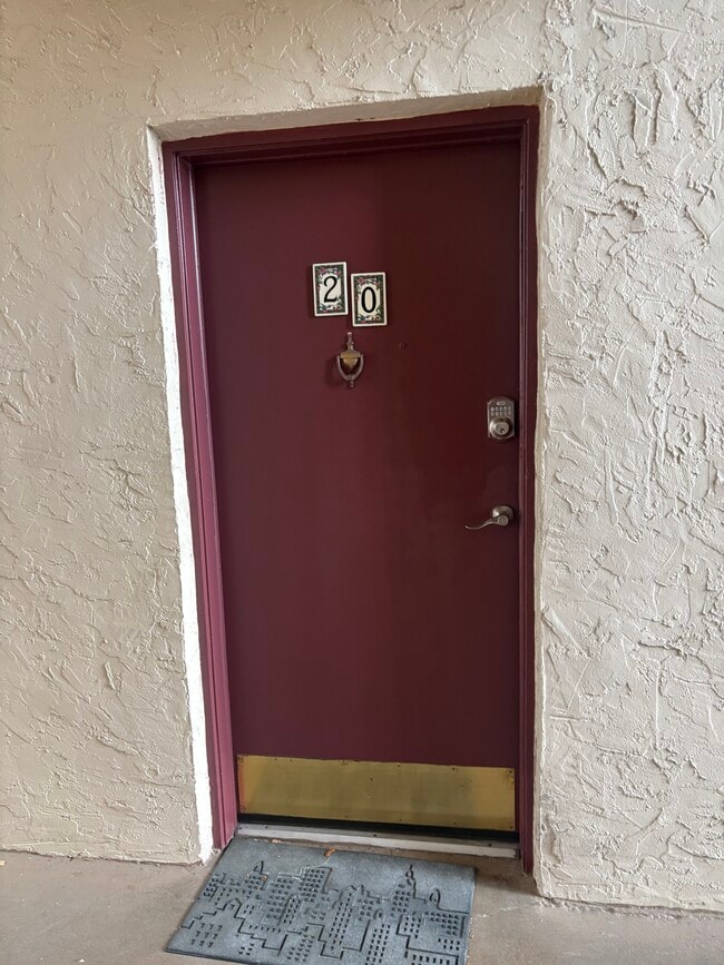 Building Photo - 3802 N Lake Dr